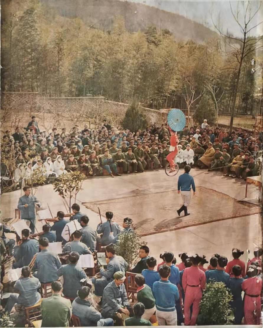 尹光英-《车技》（1976年《安徽画报》第四期封底）